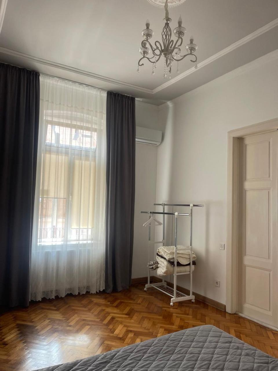 Newtone Apartment Çernivtsi Dış mekan fotoğraf