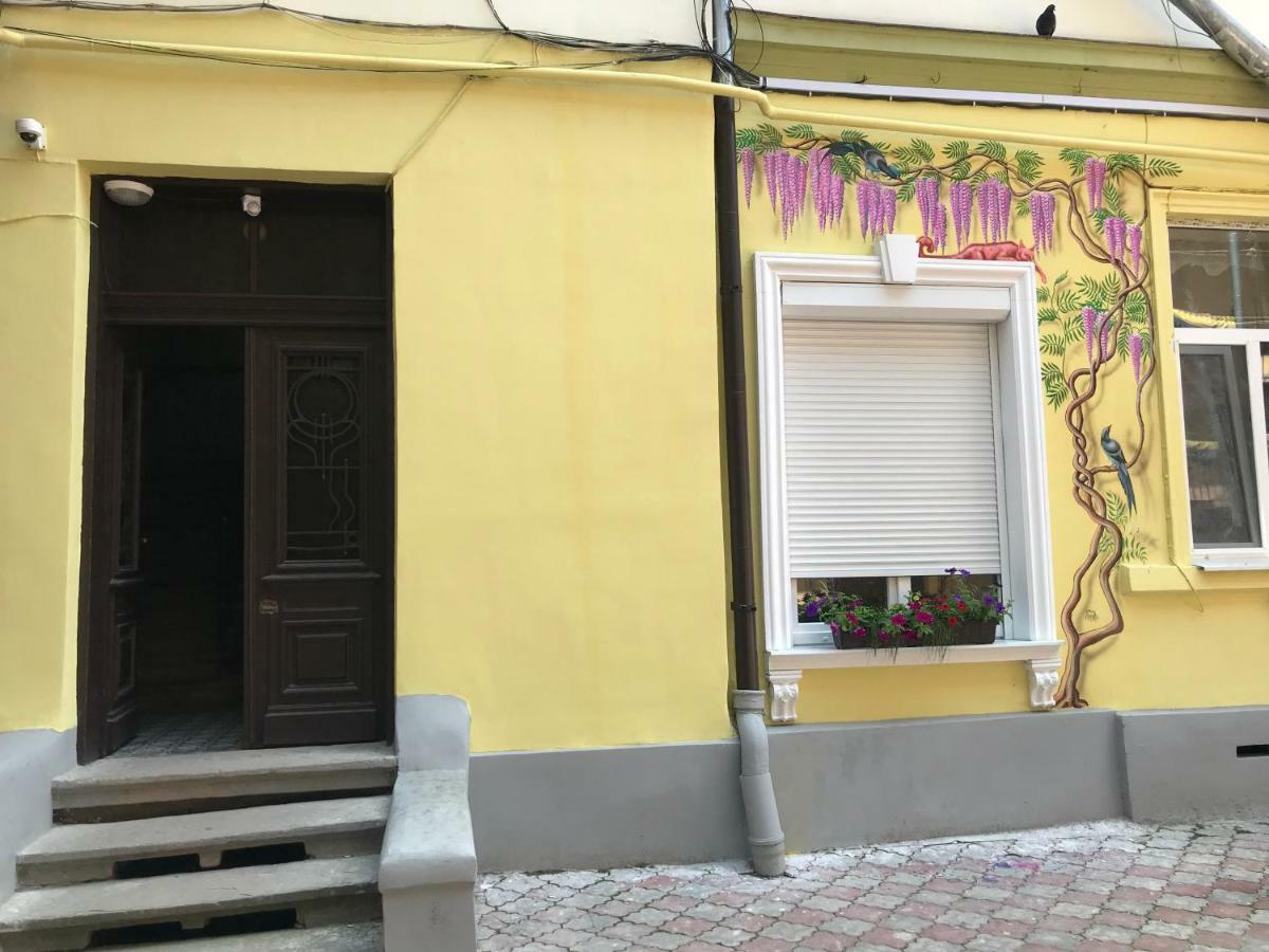 Newtone Apartment Çernivtsi Dış mekan fotoğraf