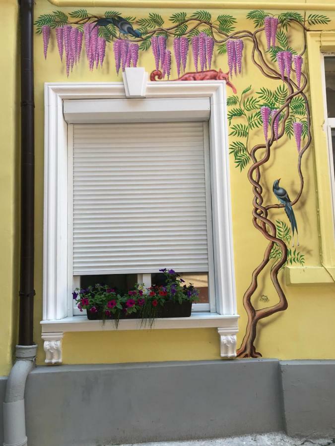 Newtone Apartment Çernivtsi Dış mekan fotoğraf